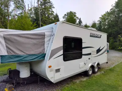 Roulotte hybride Starcraft 19 pieds. Très propre. Nouvel auvent, nouveaux pneus et nouvel élément ea...