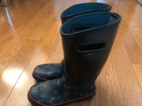 Bogs size 4 child rain boots