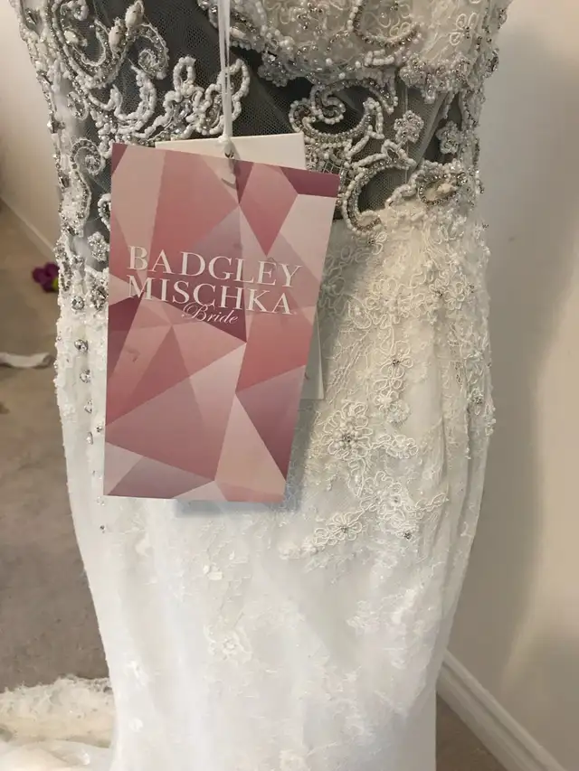 PRICE DROP!  Wedding Dress in Wedding in Kawartha Lakes - Image 7