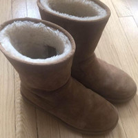 Women’s Chestnut Brown mid calf UGG Australia boots: Size 9