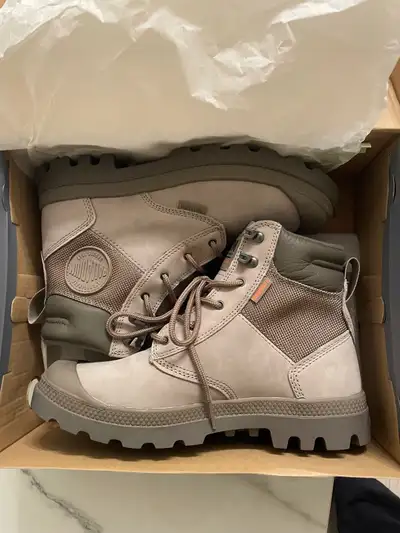 BNIB Palladium waterproof boots US7, Voir plus
