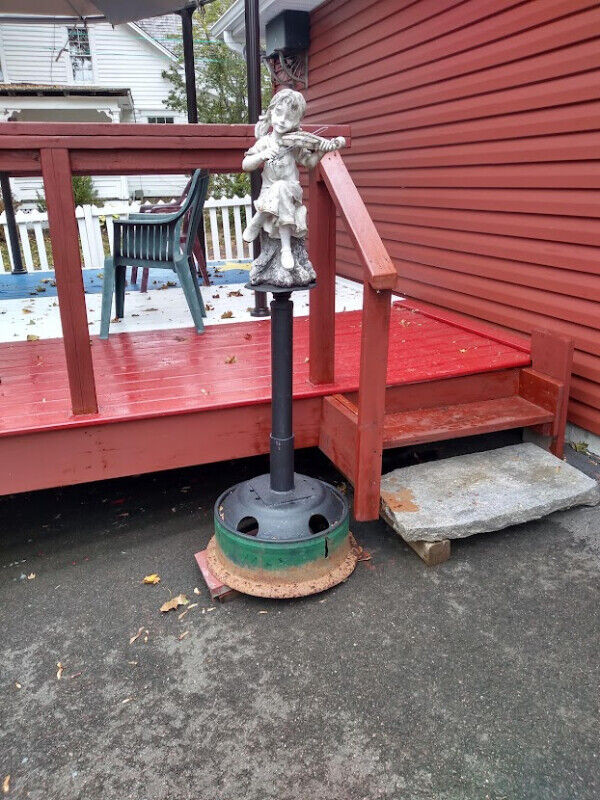 Garden Statue with stand in Outdoor Décor in Moncton - Image 2