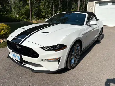 Get ready to turn heads with this stunning 2022 Ford Mustang GT Premium Convertible, boasting only 1...