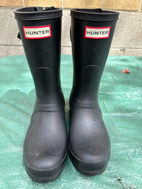 Rain Boots Hunter size six  (6)