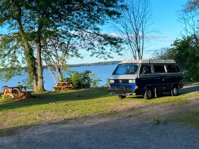 Partez à l'aventure en Westfalia!! Westfalia 1988 en excellente condition mécanique et très propre e...
