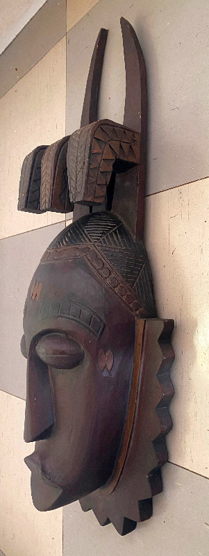 Mask - Hand carved and coloured wood / Masque - Bois sculpté dans Art et objets de collection  à Ville de Montréal - Image 2
