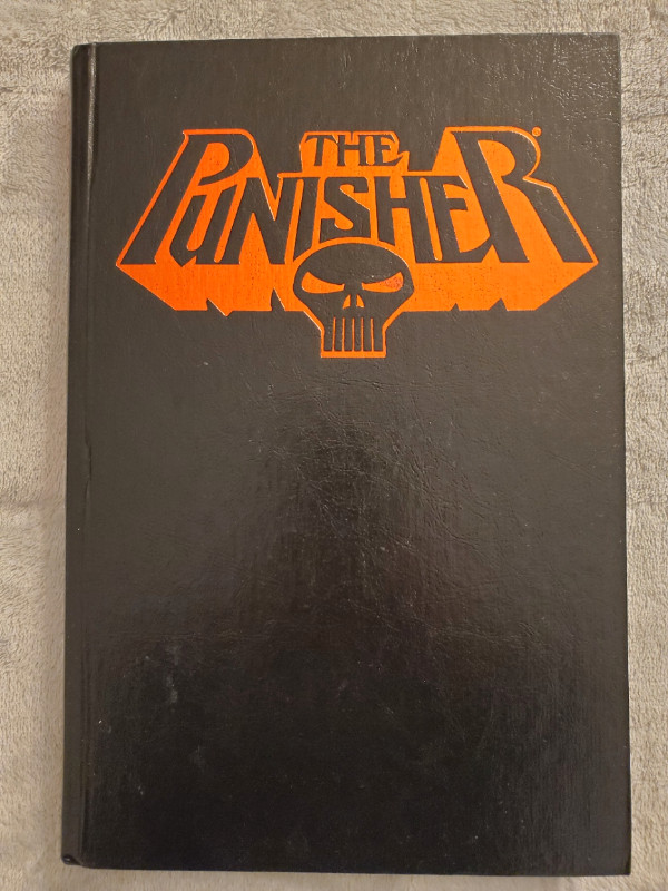 The Punisher Max - Volume 1 Hardcover - Marvel Comics dans Bandes dessinées  à Ville de Montréal