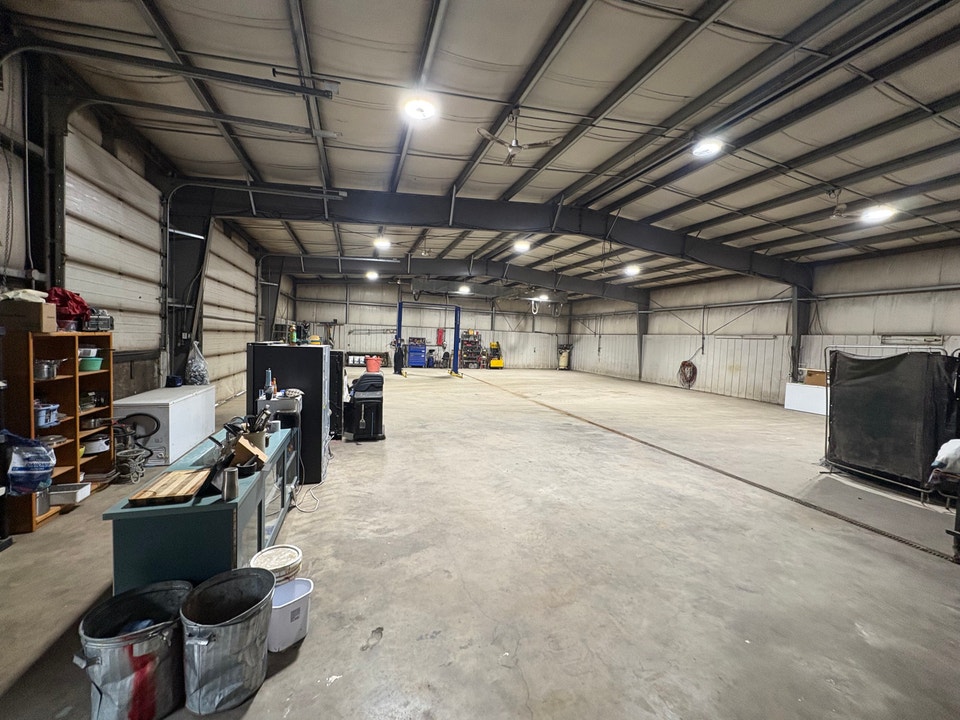 60x100 heated shop for rent 2