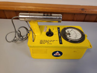 Anton Electronic Labs VICTOREEN CD V 700 GEIGER COUNTER. In grea