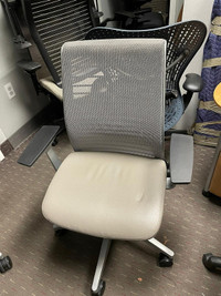 Used ergonomic chairs & visitor chairs are up for sale! Call us!