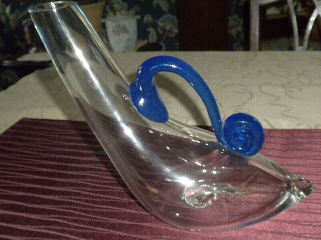 Vintage Hand-Blown Wine Decanter in Arts & Collectibles in City of Toronto
