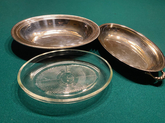 VINTAGE SILVER SERVING DISHES AND GRAVY BOAT WITH TRAY in Kitchen & Dining Wares in St. Albert - Image 2