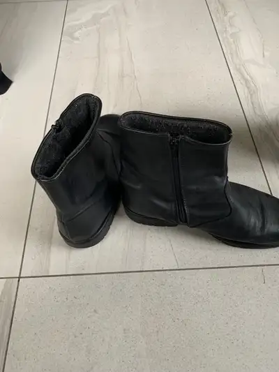 Men’s black formal winter boots with fleece lining size 10 , Voir plus