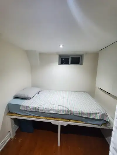 Newly painted. Shared bathroom with only one tenant. Utilities are included. Close to shops and Bus