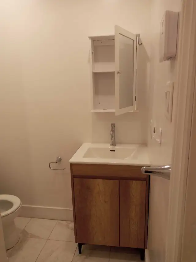 newly renovated 3.5 apartment for rent all appliances included  in Long Term Rentals in City of Montréal - Image 6
