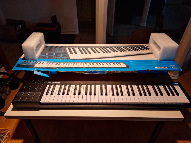 Alesis V61 Midi Keyboard Controller in Pianos & Keyboards in Markham / York Region - Image 3