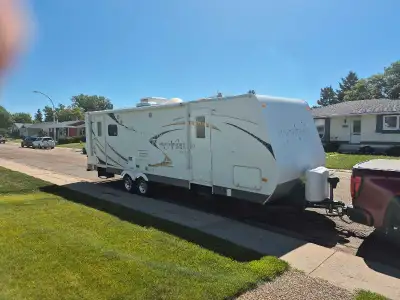 2009 27 ft trailer, sleeps 6, large bathroom, large refrigerator freezer, great stereo / cd ,DVD pla...