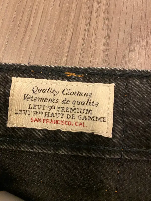 Levi’s jean shorts - size 26 in Women's - Bottoms in Mississauga / Peel Region - Image 10