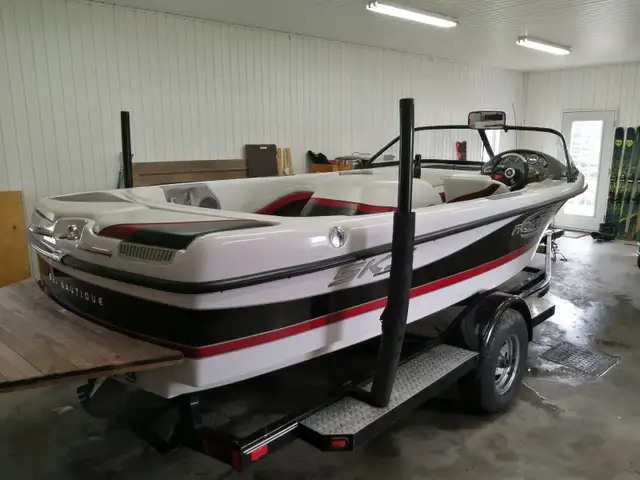 Bateaux correct craft ski nautique 196 in Powerboats & Motorboats in Lac-Saint-Jean - Image 4