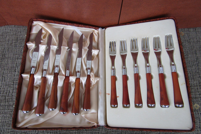 Vintage Glo-Hill Marvo Live Edge Steak Knife and Fork Set c.1960 in Arts & Collectibles in Cole Harbour