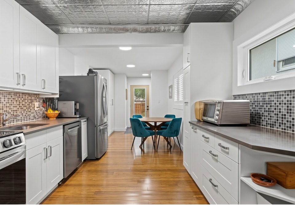 Upmarket 3-Bedroom House, 2-Bath House in King Edward Park 5