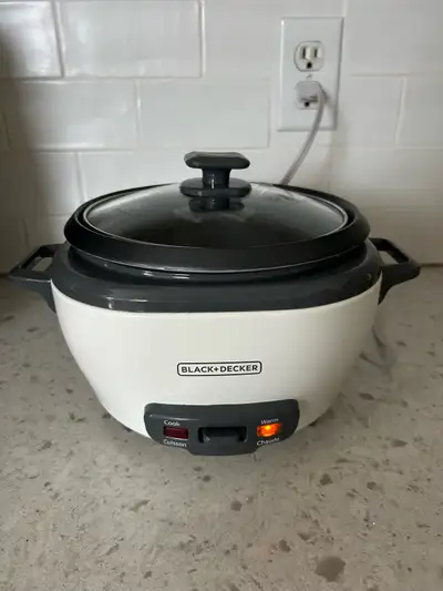 Selling a gently used Black & Decker 2-in-1 Rice Cooker and Food Steamer. It works perfectly well, a...