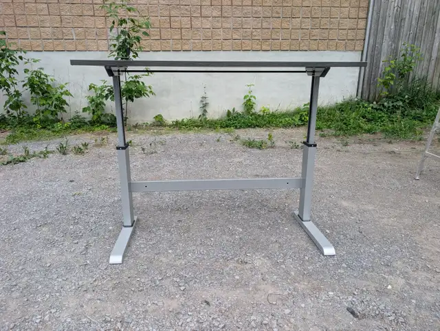 Manual Height Adjustable Desk – Commercial Grade – Free delivery in Desks in Ottawa - Image 2