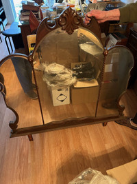 Miroir de commode ou de coiffeuse en merisier sculpté