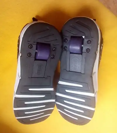 NEW Roller Skate Shoes Heelies size 7, View more
