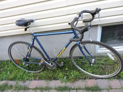 Vélo de route performance Giant, Shimano Sora, View more