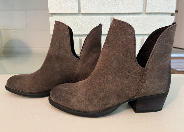 Tan  SUEDE Ankle Boots (NWOB), Free People, Size 7.5 in Women's - Shoes in Mississauga / Peel Region - Image 4