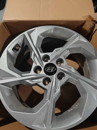 Up for sale is a set of OEM Hyundai Kona rims. Size of the rim is 17 inch. Used for one season befor...