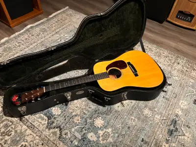 Sitka top, beautiful mahogany back and sides and it's in great shape. Sounds wonderfully big and lou...