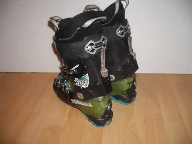 Touring Ski Boots Tecnica  fit   8 fem/ 7 men / 25-25.5 mo in Ski in City of Montréal - Image 5