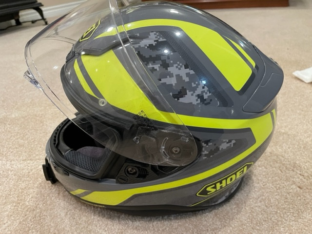 Shoei Helmet, mint condition. in Motorcycle Parts & Accessories in Oakville / Halton Region - Image 2
