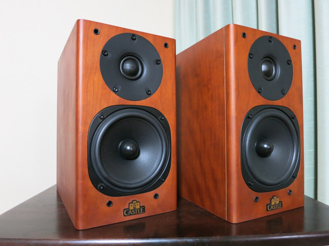Castle - Knight 1 Bookshelf Speakers - Cherry Wood Veneer in Speakers in Windsor Region