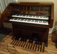 Automatic Lowrey Organ