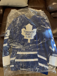 Autographed Doug gilmour leafs jersey 