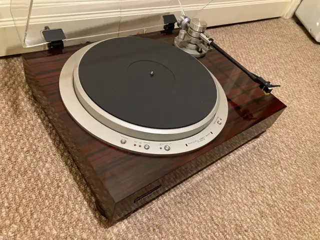 Pioneer PL-30L II quartz lock  turntable in Stereo Systems & Home Theatre in Mississauga / Peel Region - Image 5