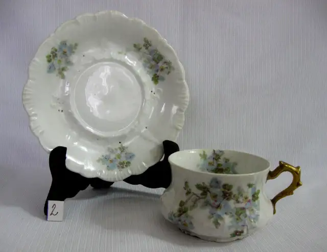 ENSEMBLE DE TASSES/SOUCOUPES PORCELAINE CONTINENTALE AU CHOIX. in Arts & Collectibles in West Island - Image 2