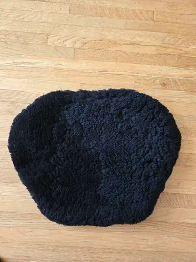 Butt Buffer motorcycle seat Pad ( sheep skin with a gel cushion) offers superior comfort for long ri...