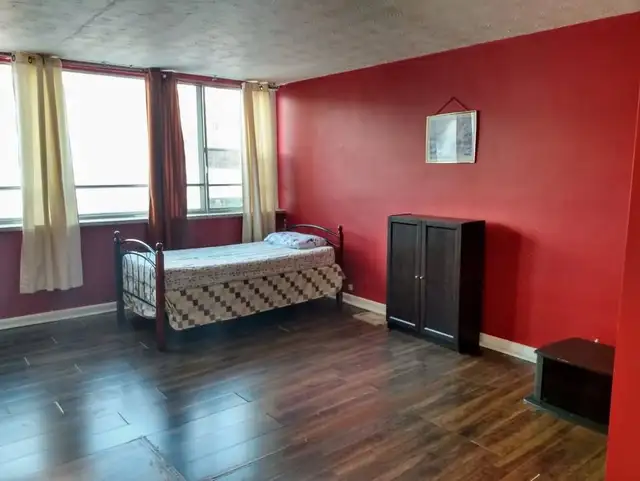 3 Bdr. Apt. near Warden Stn., mins to Bloor/Yonge-2 months Free in Long Term Rentals in City of Toronto - Image 3