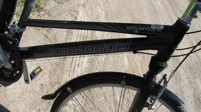 VÉLO CANNONDALE COMME NEUF PAYER $1200 in Road in Rimouski / Bas-St-Laurent - Image 3