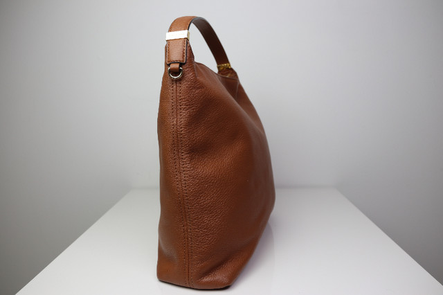 Michael Kors Handbag in Women's - Bags & Wallets in Gatineau - Image 2