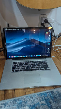 Macbook 17" (2009)