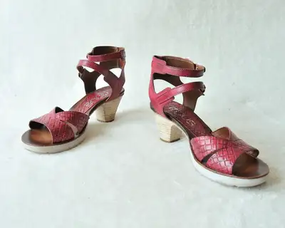 Cute Leather Dressy Sandals w/Ankle Straps, 2.75” Heels: Size 7, View more