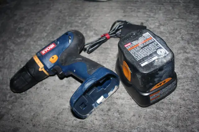 lots of power tools --  drills, saw, stapler and accessories in Power Tools in Calgary - Image 8