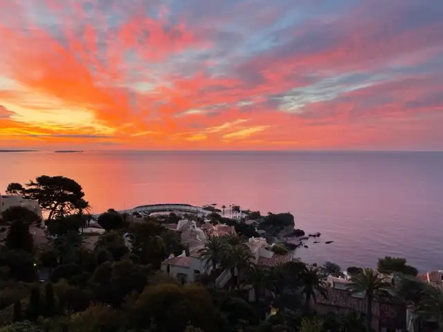Breathtaking, Quiet, Private Penthouse near Cannes dans Autres Pays dans Canada - Image 2