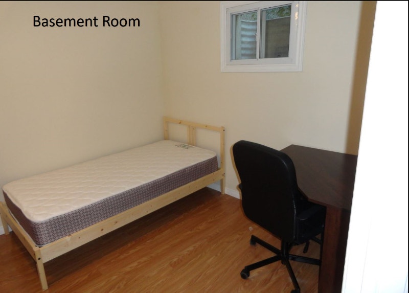 Furnished Basement Apartment 1250 (10 mins bus to UTM) Room Rentals