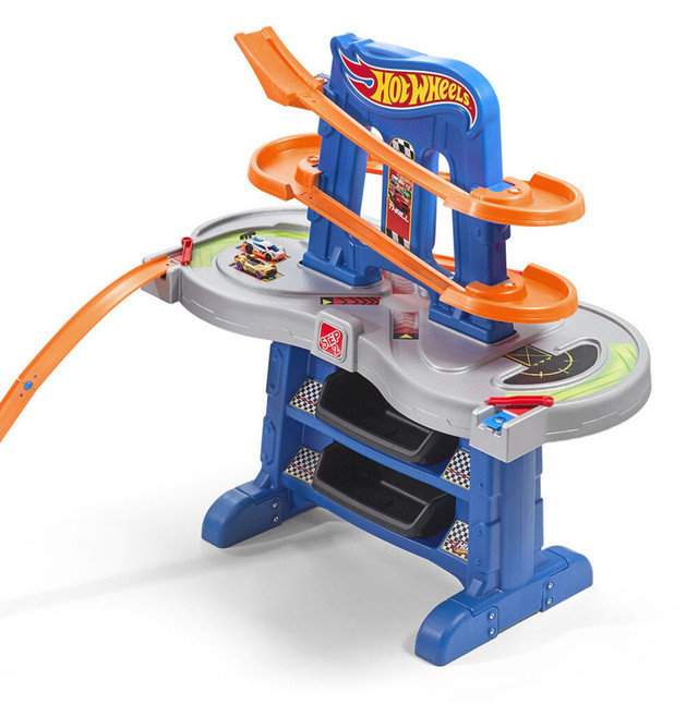 Step2 hot wheels table  in Toys & Games in Edmonton - Image 2